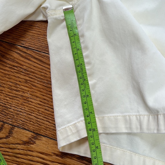 Chaps brand pale yellow men’s shorts.  Size 36. - Picture 8 of 8